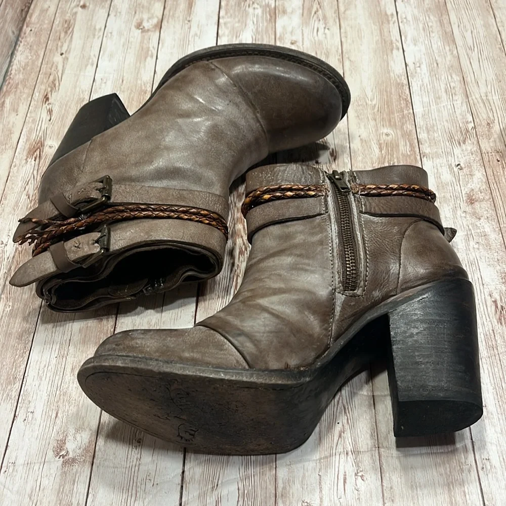 Free Bird by Steven Lion Gray Booties Size 9